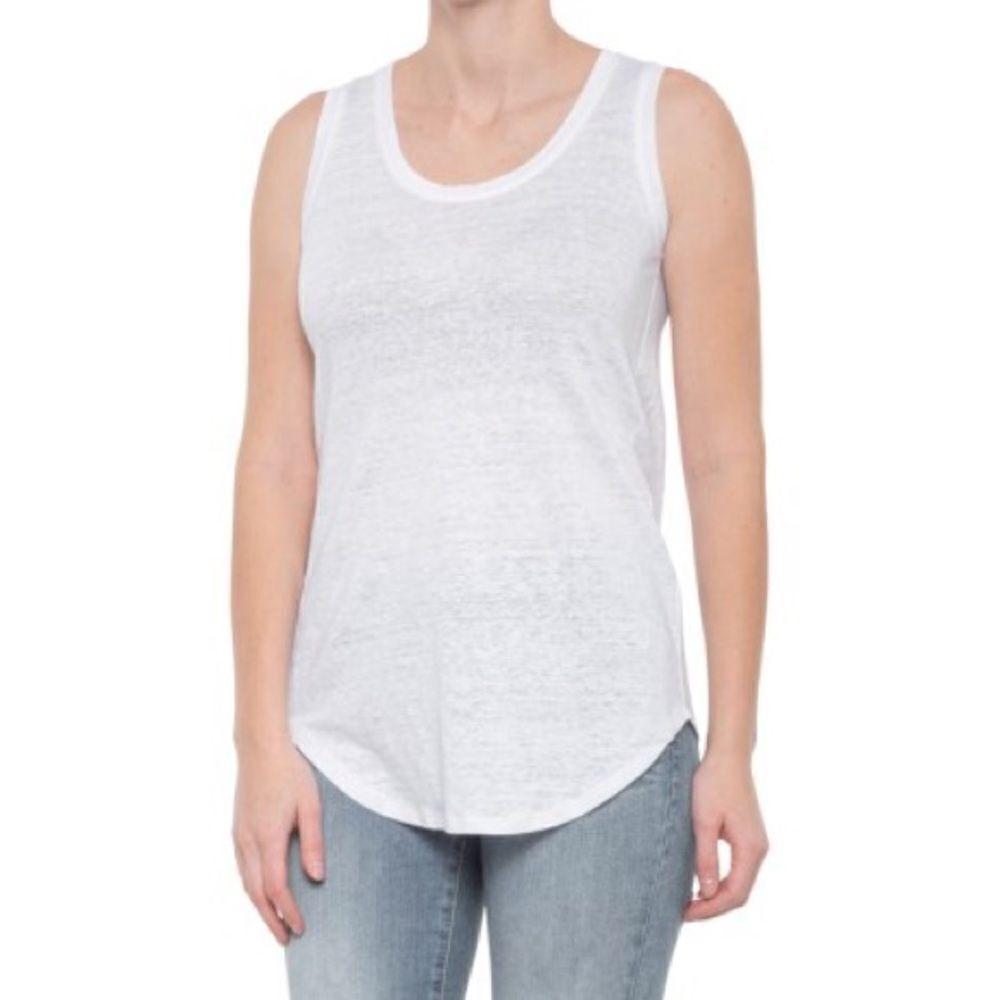 ✨ Tahari Curved Hem Tank Top✨